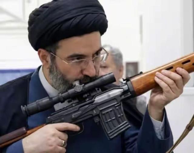 九游体育-第40波打击！伊朗大杀器齐射，美基地陷火海，特朗普向32国求助